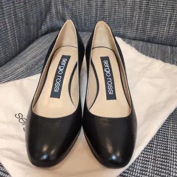 미사용 새상품 sergio rossi 블랙 가죽 하이힐 34 사이즈