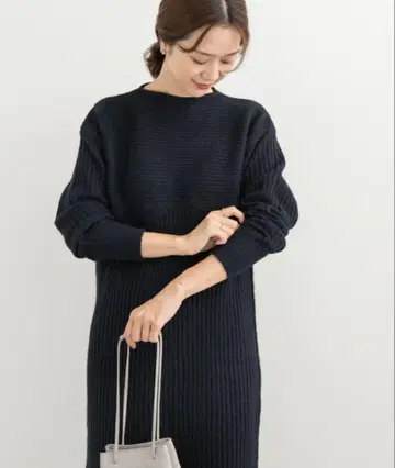 DOORS 리브 절개 니트 원피스