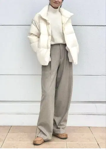 유니클로 브러쉬드 저지 턱 와이드 팬츠 베이지