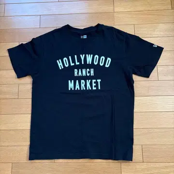 할리우드 런치마켓 뉴에라 콜라보 반팔 티셔츠 블랙