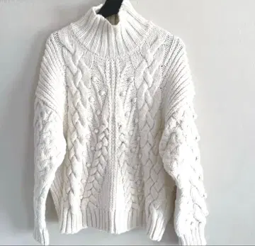 ZARA 케이블 니트 스웨터