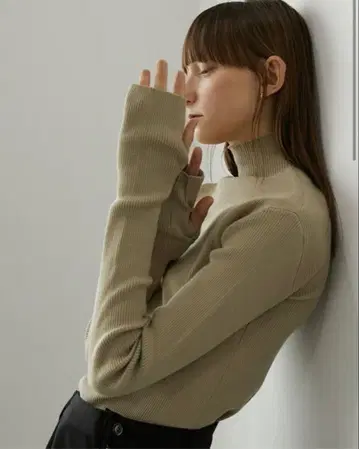 [라포드 제므] 롱 슬리브 터틀 니트 긴팔 리브 베이지 스웨터