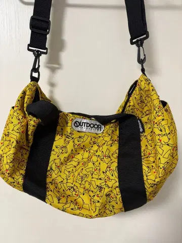 OUTDOOR 피카츄 숄더백