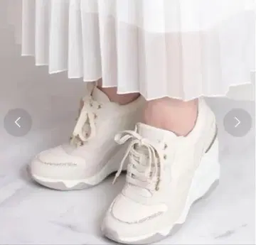 diana 화이트 스니커즈