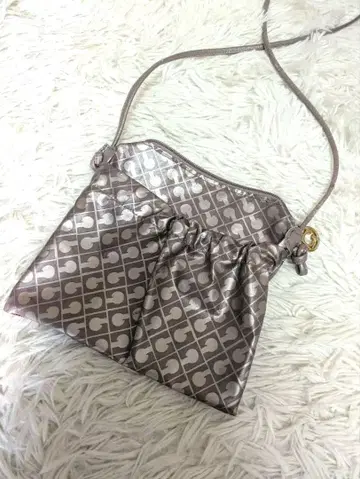 새상품급 게라르디니 숄더백 소프티 사코슈 로고 참 연보라