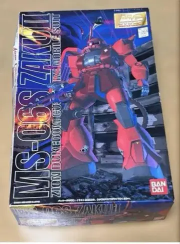 마스터 그레이드 1/100 MS-06S 자쿠 II 기동전사 건담