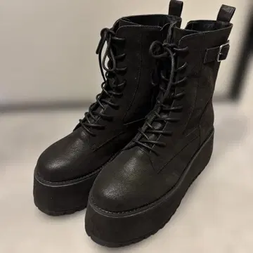 블랙 플랫폼 부츠 레이스업