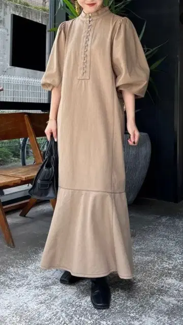 [카프리슈 레마쥬] 배색 스티치 머메이드 원피스 베이지 미색