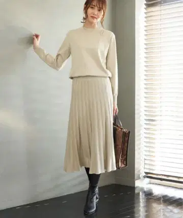 ROPEPICNIC 로페피크닉 크루넥 플리츠 니트 원피스