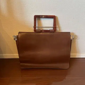 브라운 가죽 핸들 포함 숄더백