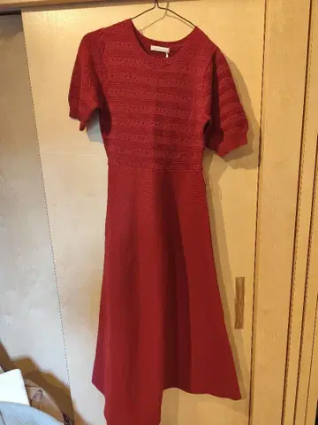 PROPORTION 반팔 니트 원피스 레드