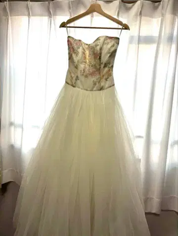 웨딩 드레스 스트랩리스 A라인