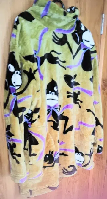 촉감 좋은 오레보레 브라 올리브 그린 바탕 동물 패턴 플리스 룸웨어