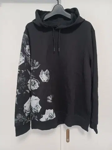 H&M 로즈 프린트 후드티