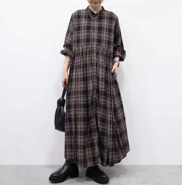 체크 무늬 롱 원피스 (브라운 계열)