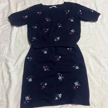 꽃무늬 자수 니트 셋업 네이비