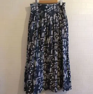 네이비 자연 모티브 플레어 롱 스커트