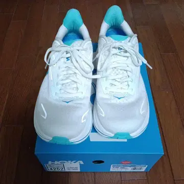 호카 M 클리프톤 10 와이드 25cm