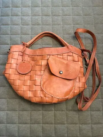 가죽 뜨개질 숄더백