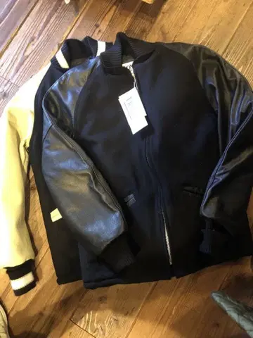 Delong Fullnelson 파라오 타입 카 코트 바시티 자켓 블랙