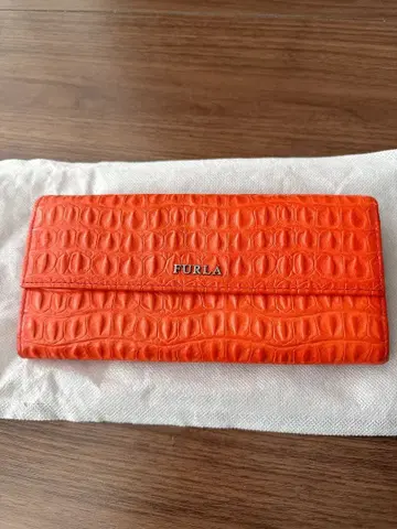 FURLA 오렌지 엠보 가죽 장지갑