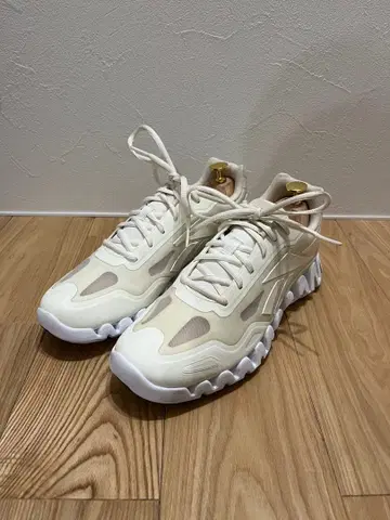 리복 지그 펄스 스니커즈