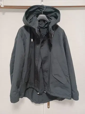 더 르랙스 46 블랙 숏 모즈 코트