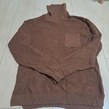 브라운 하이넥 니트 스웨터
