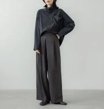 crewre 크루레 비대칭 투 턱 팬츠 차콜 그레이 2