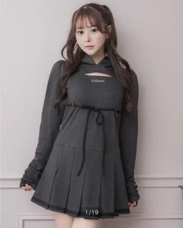 pium 컷 아웃 플리츠 쭈리 미니 원피스