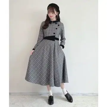 벨벳 사용 사이드 버튼 체크 원피스