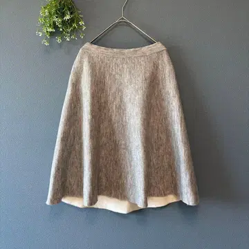 어반 리서치 [F] 어른 내추럴 울 블렌드 무릎 기장 플레어 니트 스커트