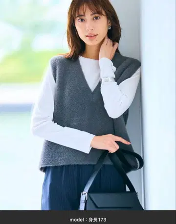 그레이 V넥 니트 베스트