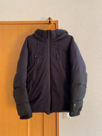 다운 자켓 후드 부착 블랙 700 필파워