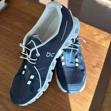 On 네이비 스니커즈