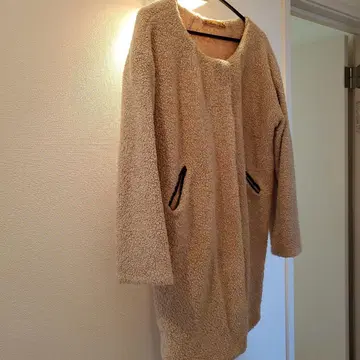 베이지 플리스 자켓 사이드 포켓 포함