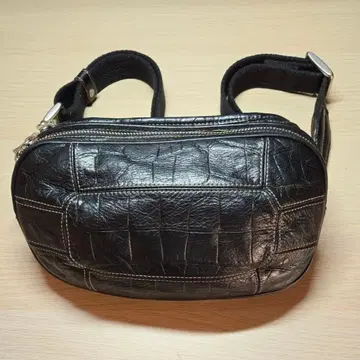 새상품급 aniary 아니아리 악어 엠보싱 바디 백