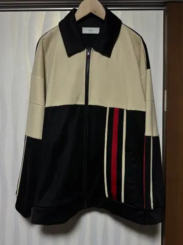 ADRER 라인 슬리브 트랙 자켓