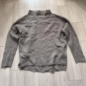 두지엠 클라세 모헤어 니트 모크넥 브라운