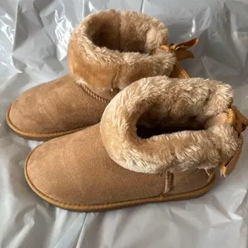 새상품급 베이지 스웨이드 어그 부츠 리본 포함 사이즈 M 따뜻함