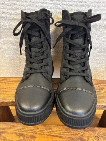 유니클로 C 패디드 레이스업 부츠 24.5cm 블랙 유니클로