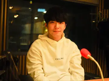 호시노 겐 착용 CULLNI 화이트 후드티