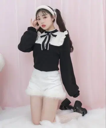 [ Honey Cinnamon ] 절개 프릴 보타이 니트탑