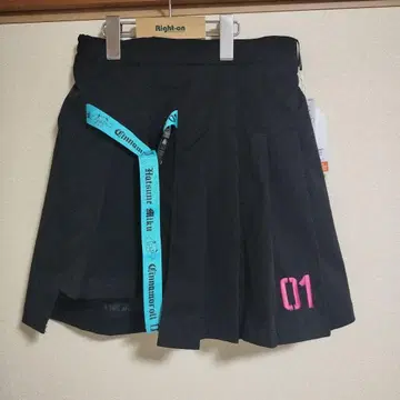 Avail 아베일 하츠네 미쿠 시나모롤 스커트 블랙