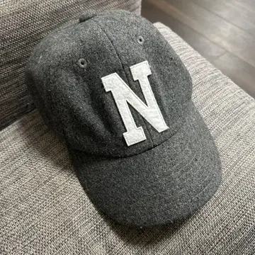 그레이 N 로고 야구 모자