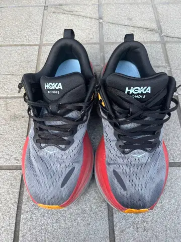 호카 본드 8 러닝화 그레이/레드