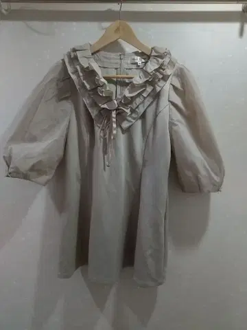 슈퍼 뷰티 42 베이지 프릴 튜닉