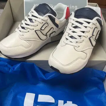 Salgado 화이트 스니커즈