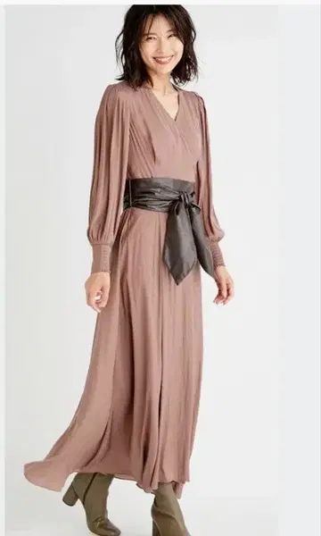 [ FRAY I.D ] 가죽 벨트 카슈쿨 원피스