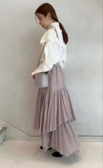 [ 새상품급 ] snidel 스나이델 이레헴 티어드 볼륨 스커트 광택감